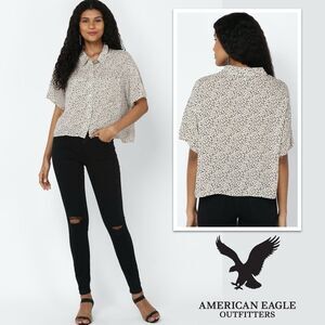 American Eagle, Beige Short Sleeve Button Up Crop Shirt. Size Extra Large